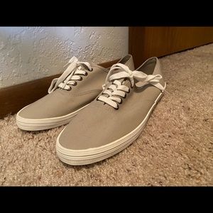 American Eagle canvas shoes